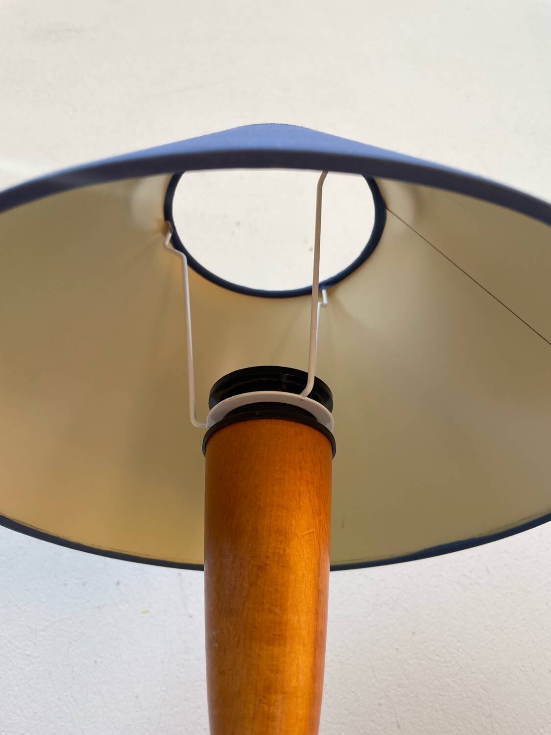 Scandinavian lamp in wood and metal