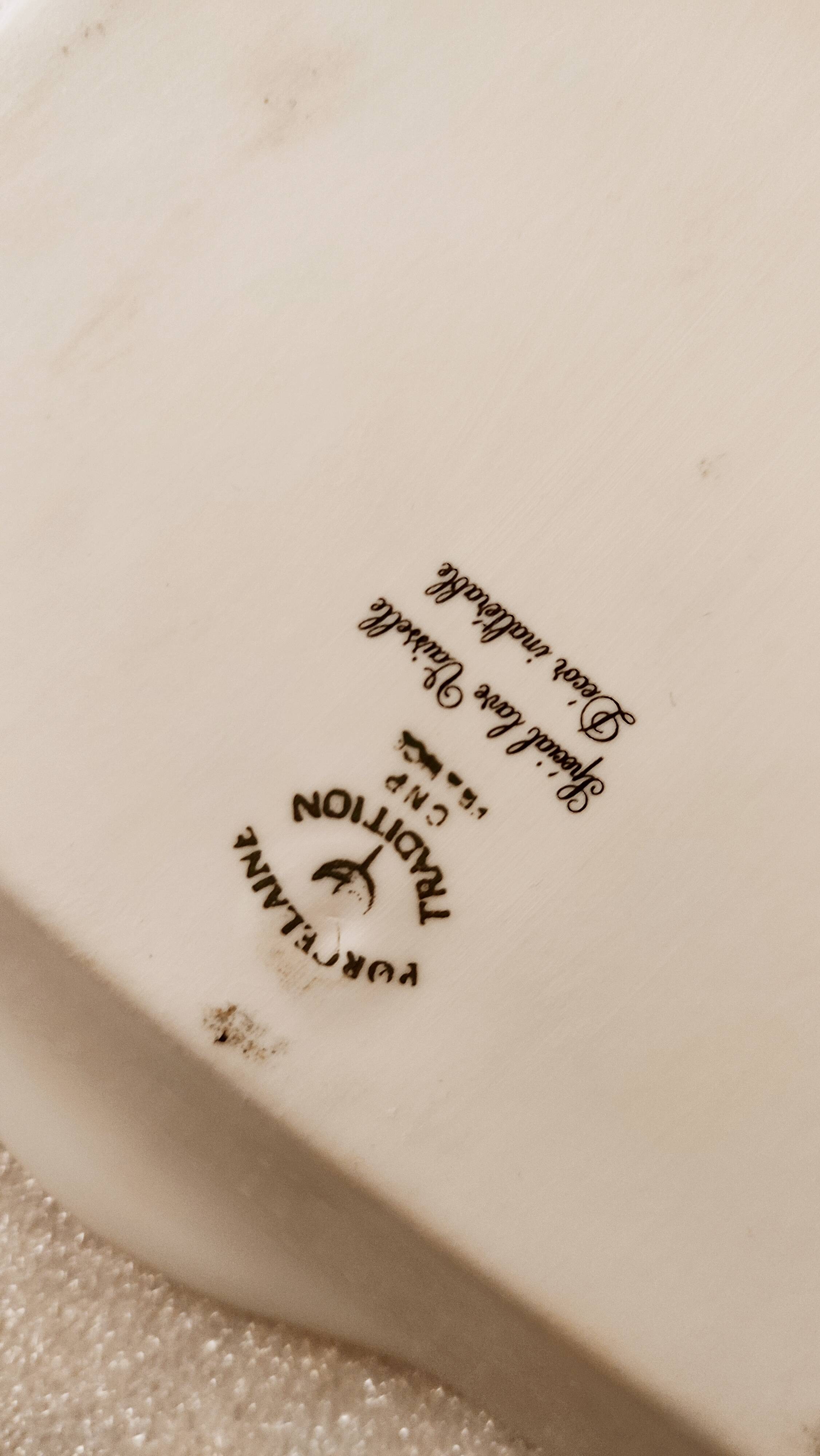 Rectangular traditional porcelain dish