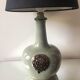 Pied de lampe en grès céladon vert olive par Knabstrup