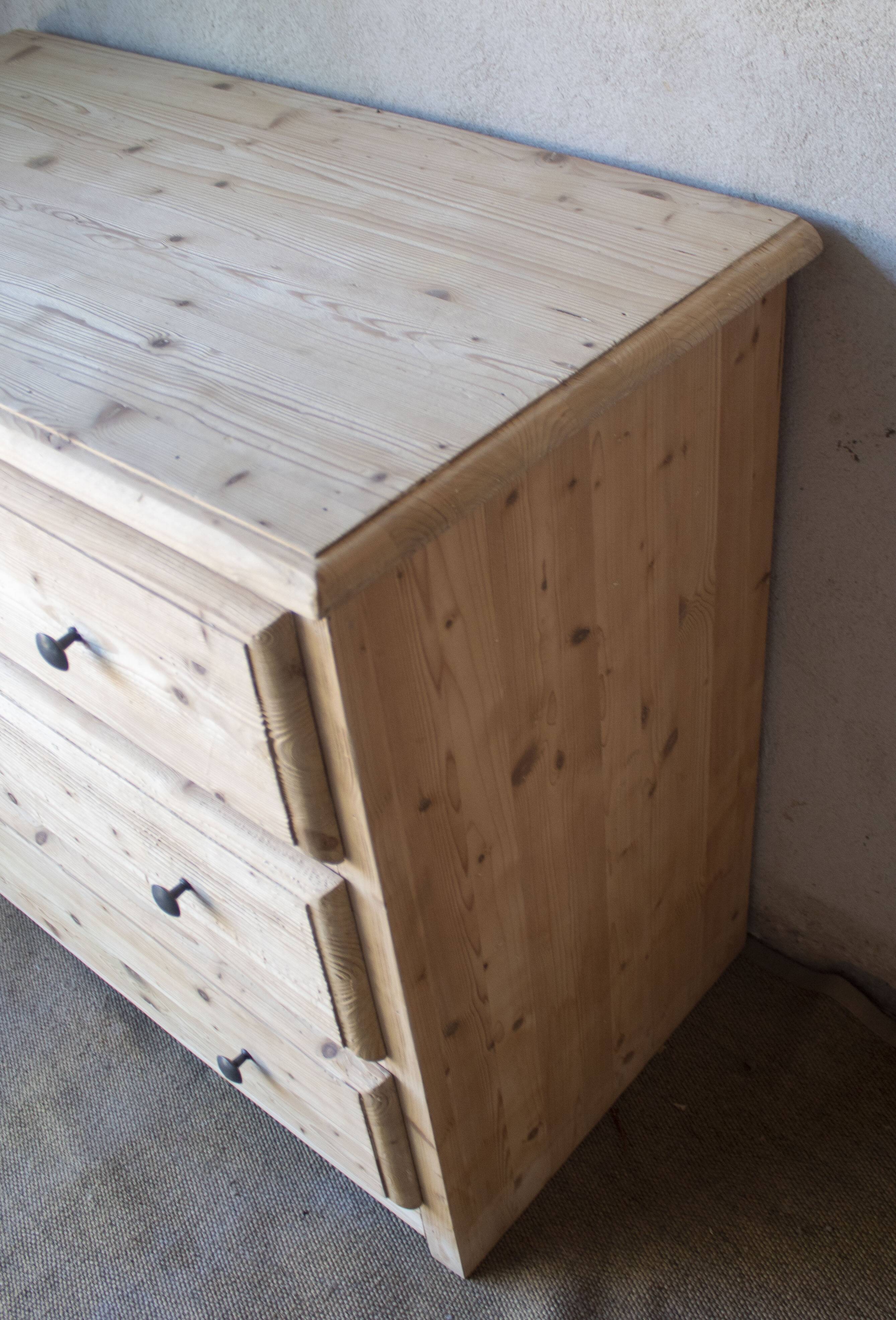 Solid wood chest of drawers