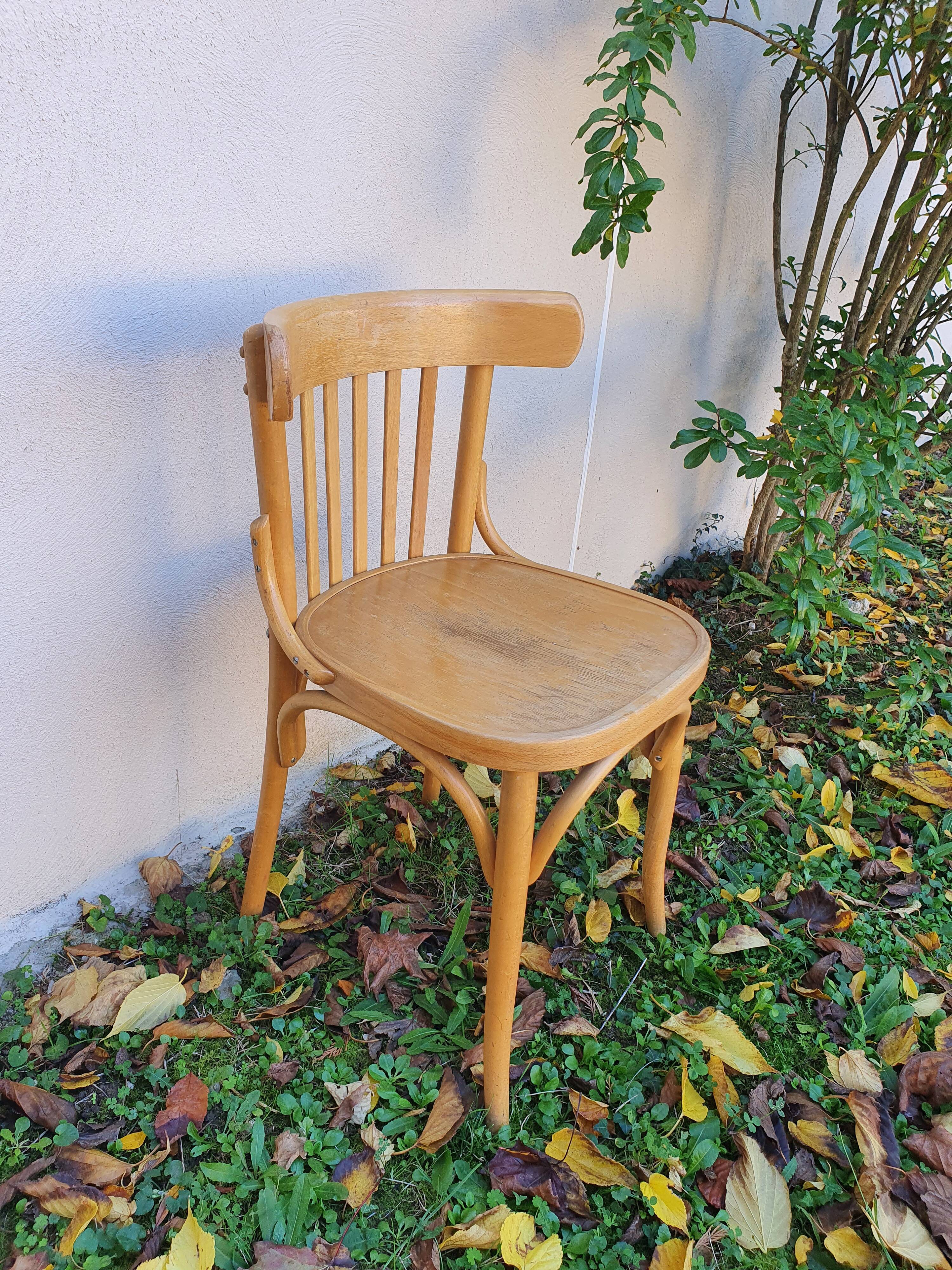 Fauteuil de bistrot pouvant servir de chaise de bureau