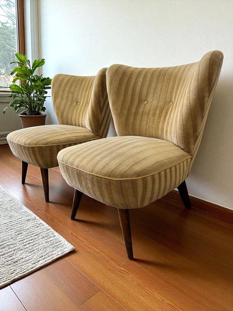 Set of 2 vintage cocktail chairs / single seats / armchairs