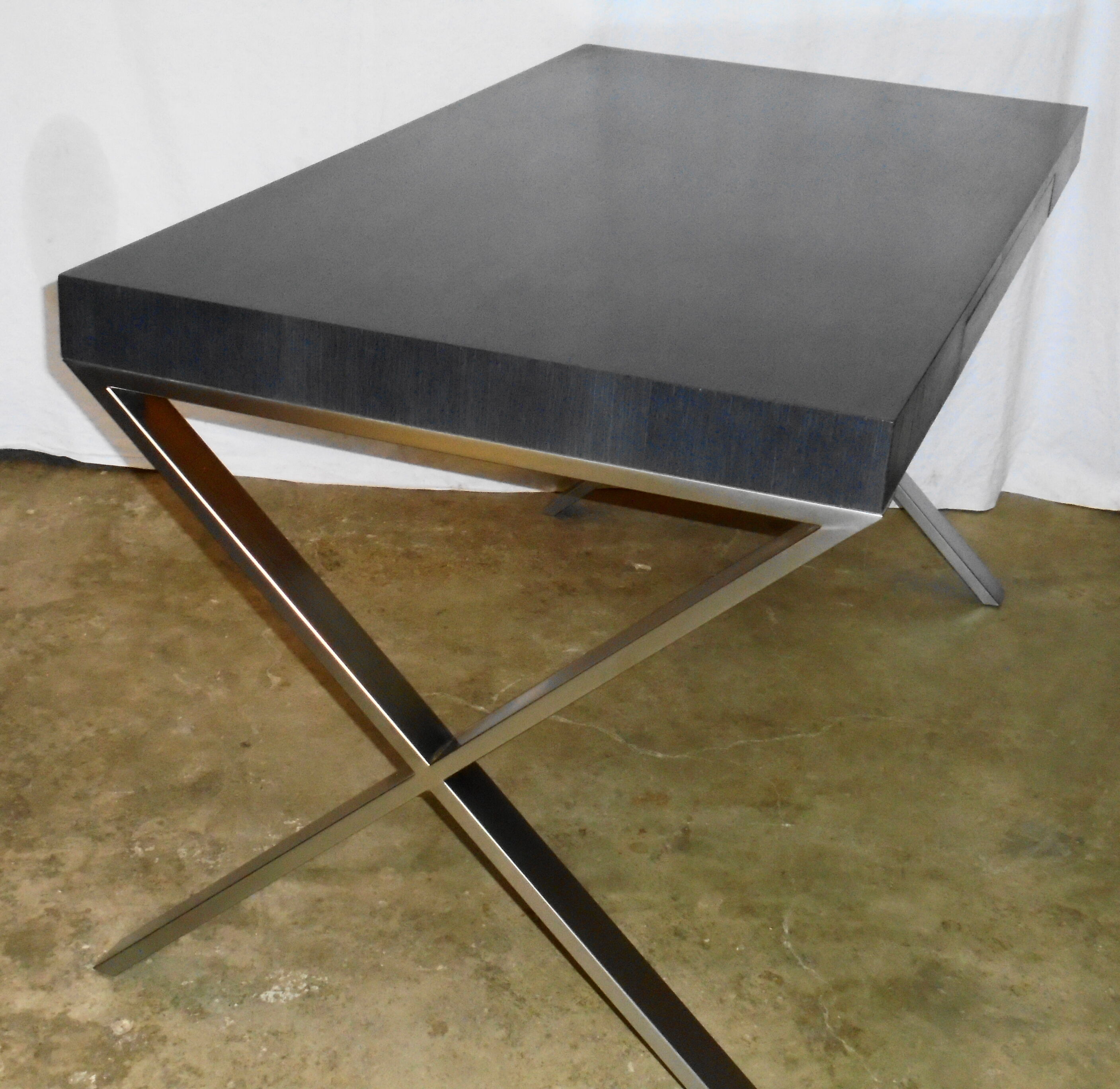 Flat office with metal feet of the 80s