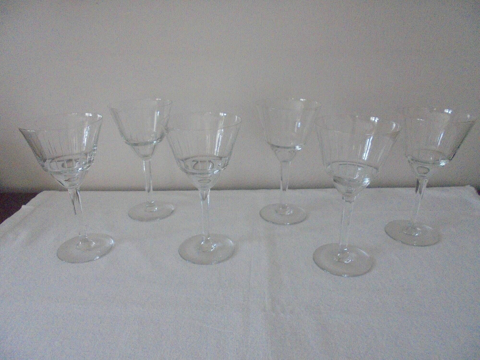 Lot B 6 glasses of chiseled crystal wine Height 15.5 cm Diameter edge sup. 8 cm