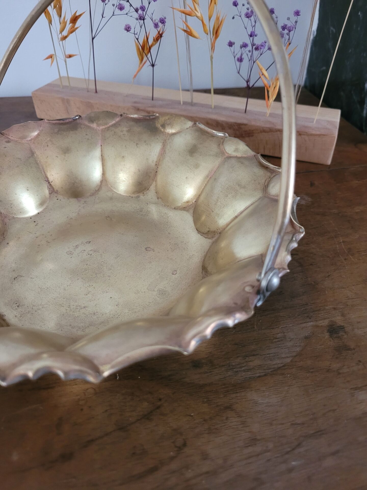 Fluted basket in copper brass