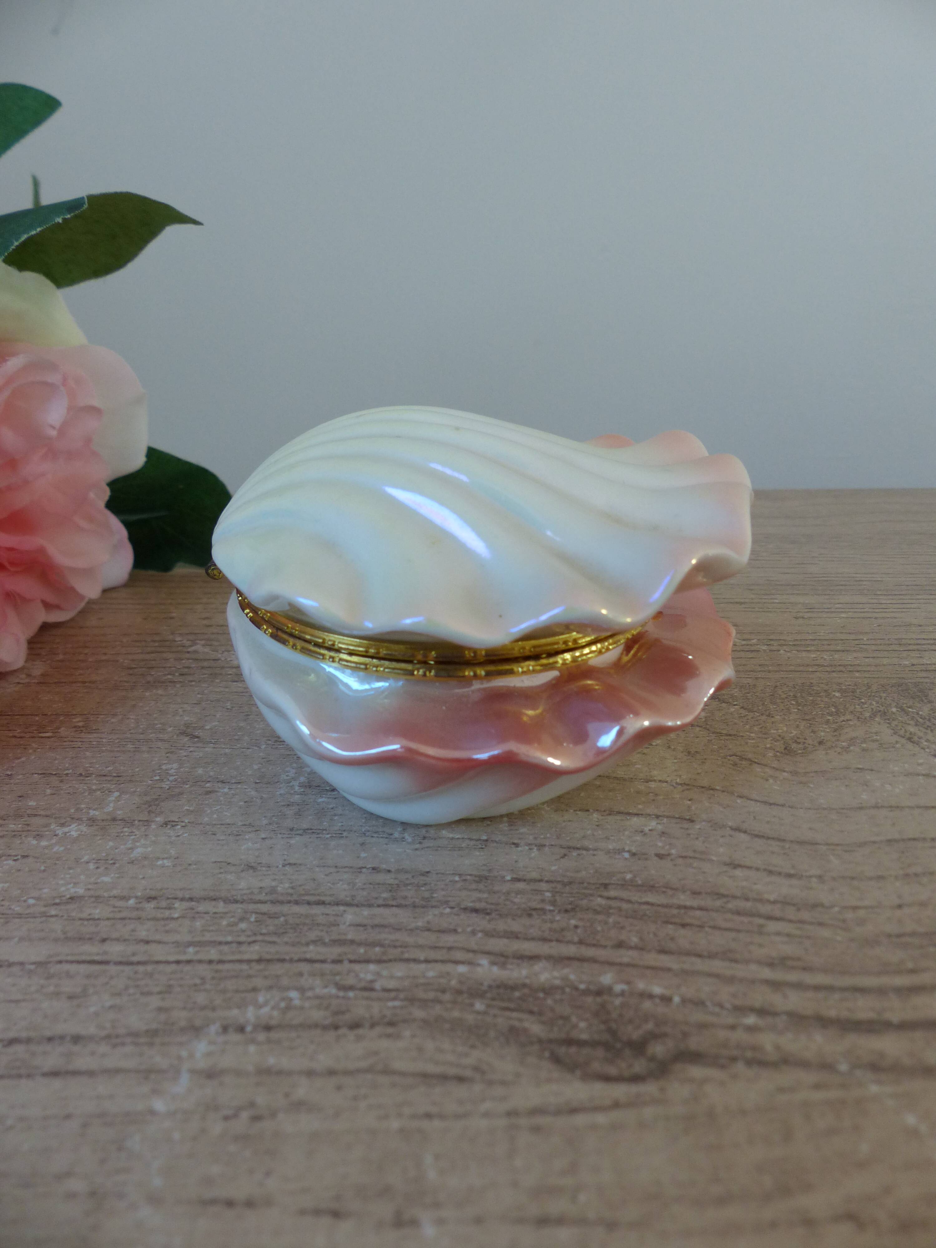 Vintage shell-shaped catchall in iridescent cream and pink ceramic.