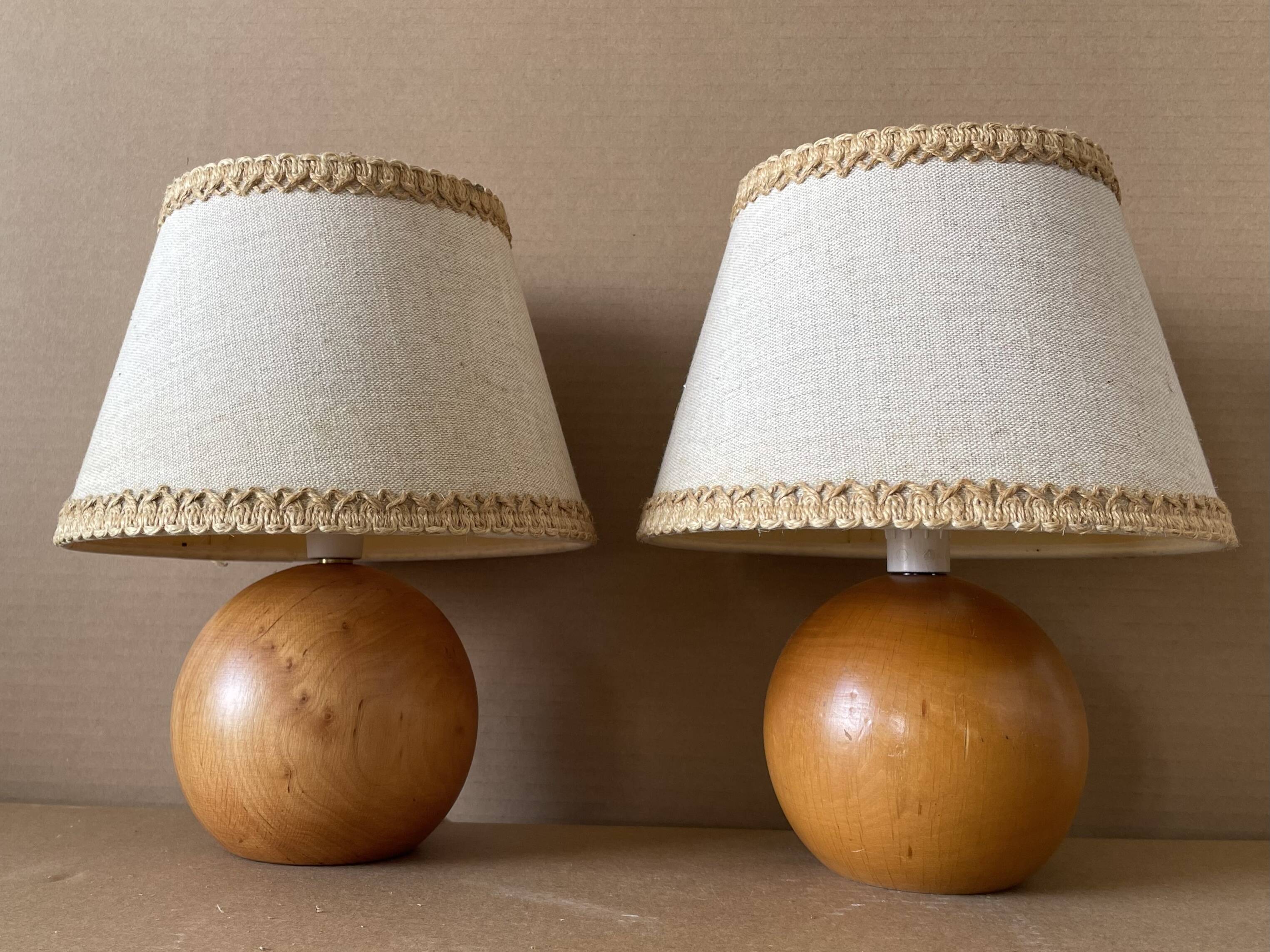 Set of 2 solid wood bedside lamps