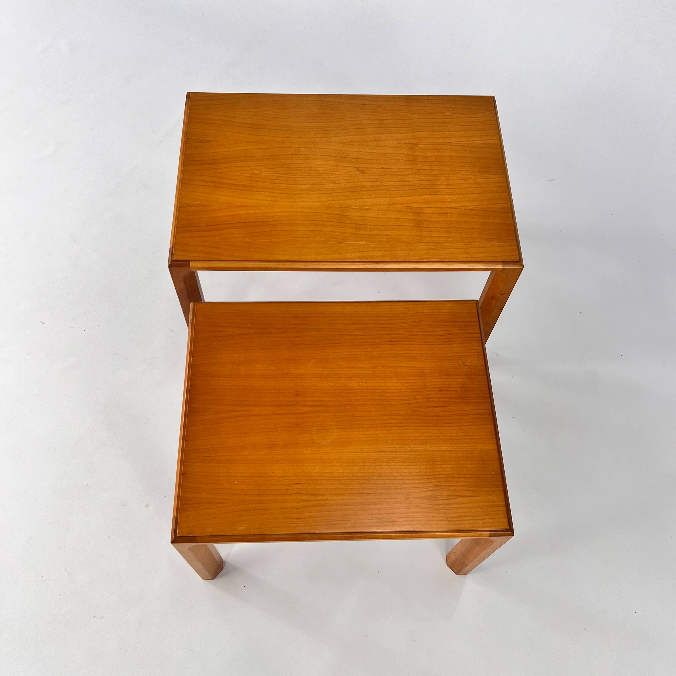 Tables d'appoint anthroposophiques en bois de cerisier, années 1970