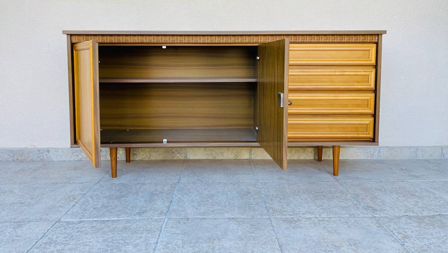 Vintage enfilade in elm from the 1960s.