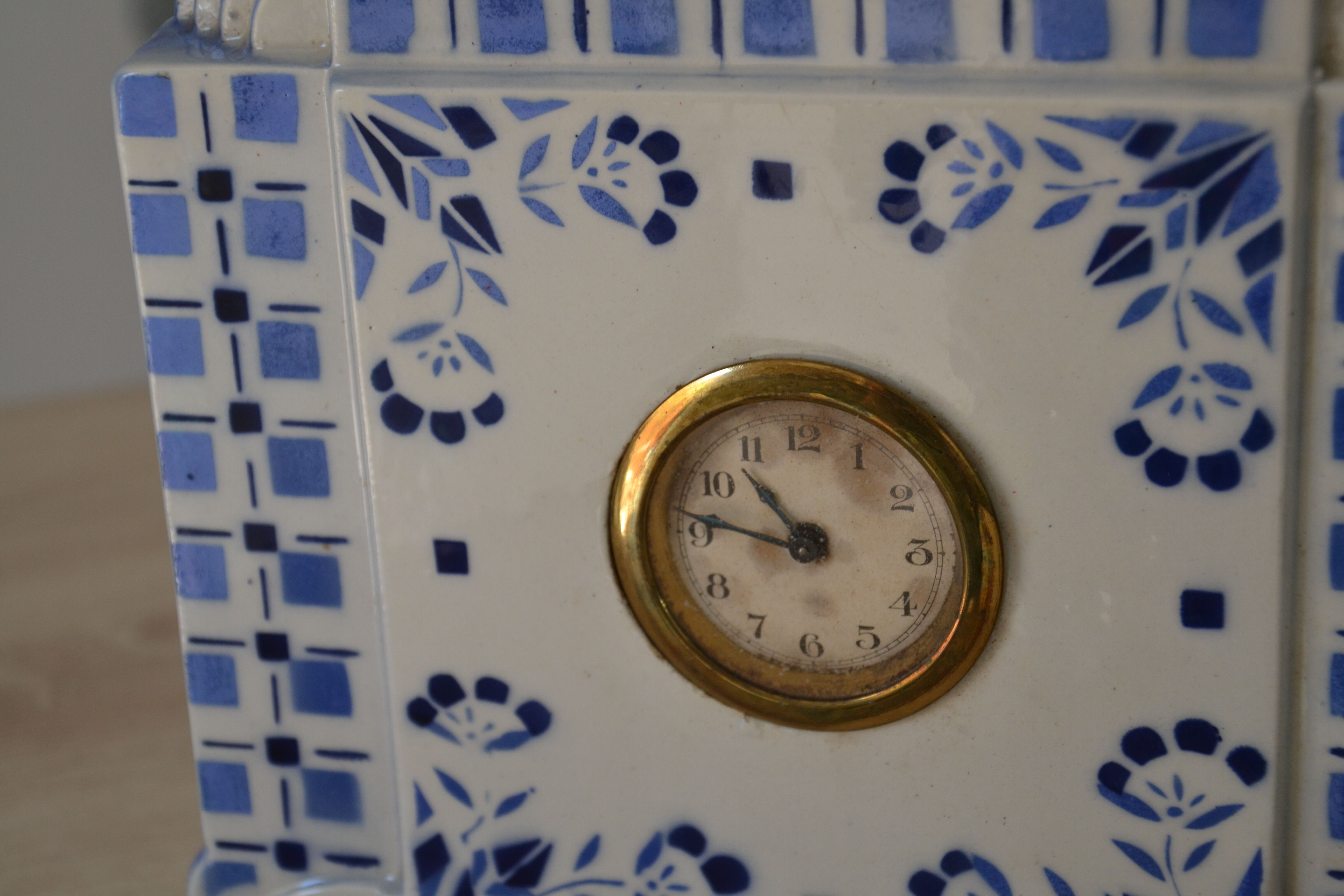 Blue ceramic table clock