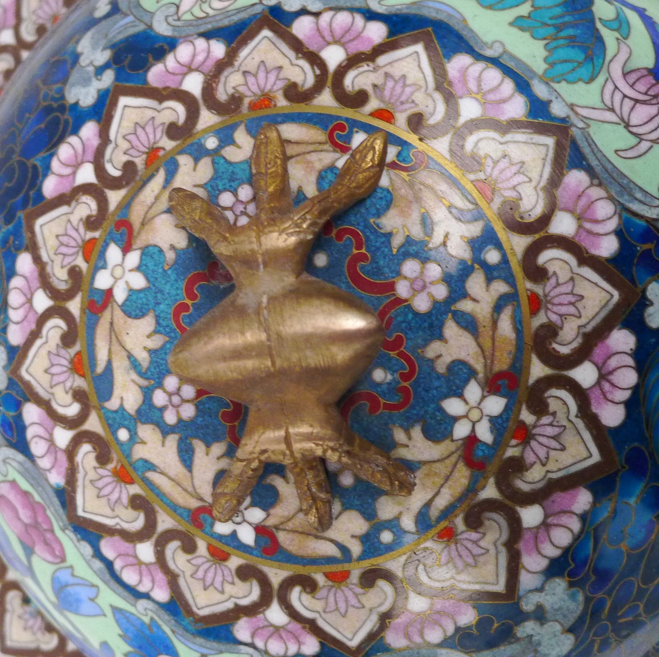 Covered pot in partition