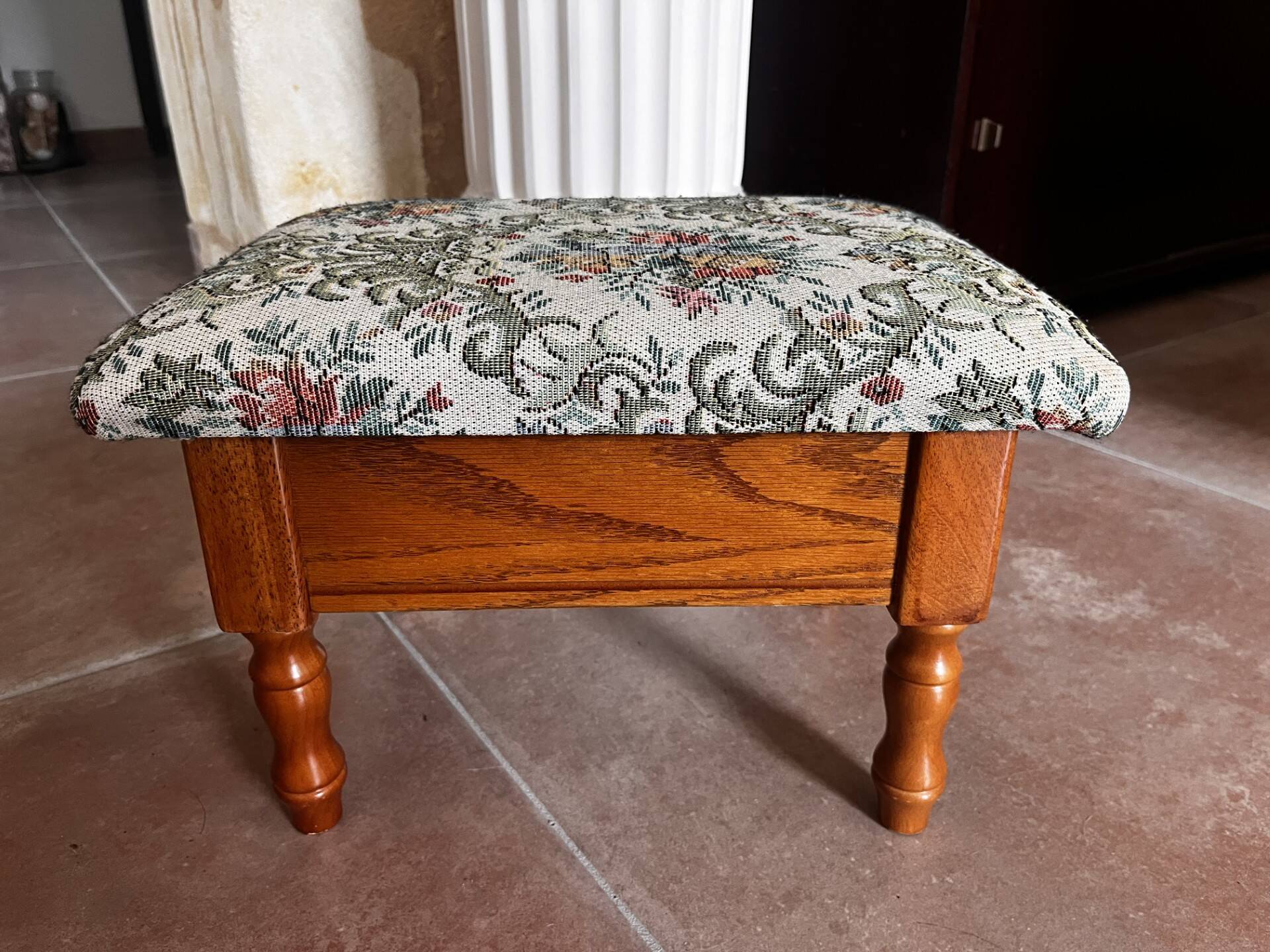 Footrest storage