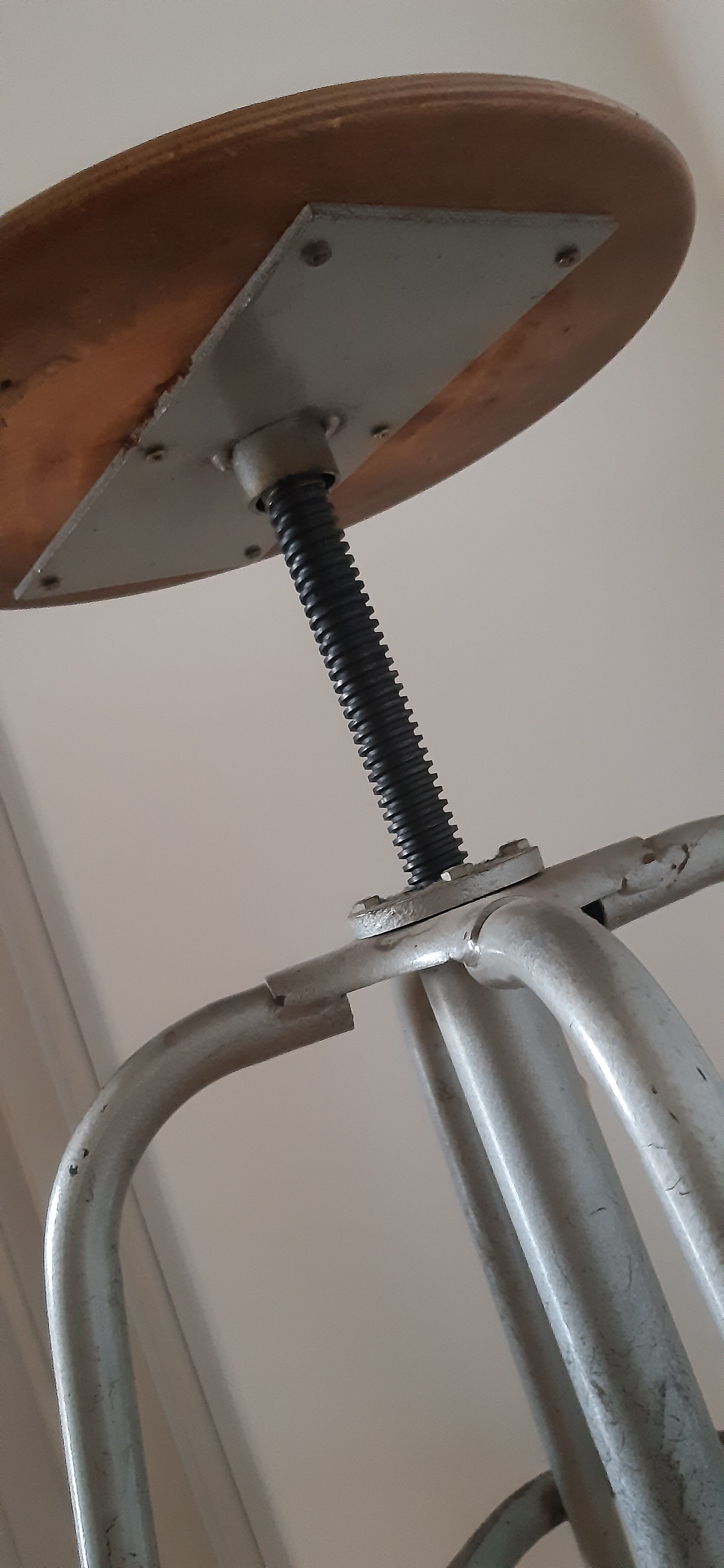 Industrial screw stool