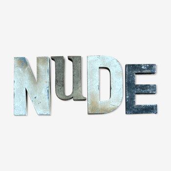 Lettres d'enseigne nude