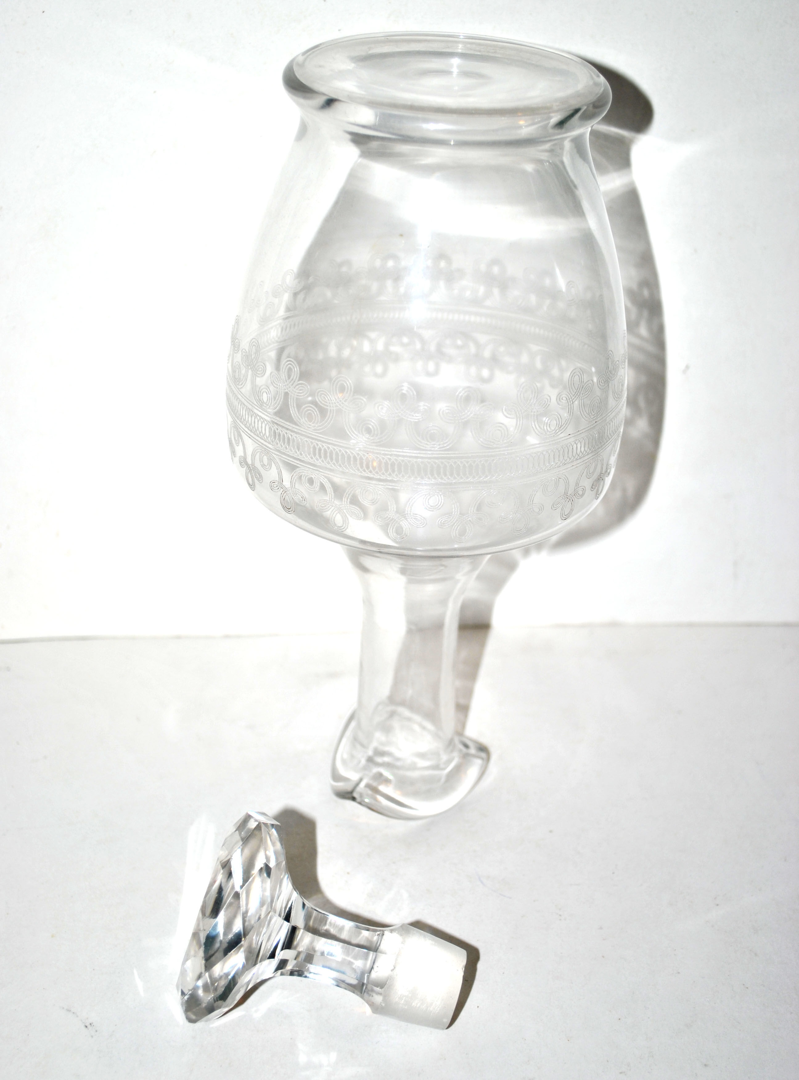 Baccarat crystal decanter engraved with guilloché volute acid 1920