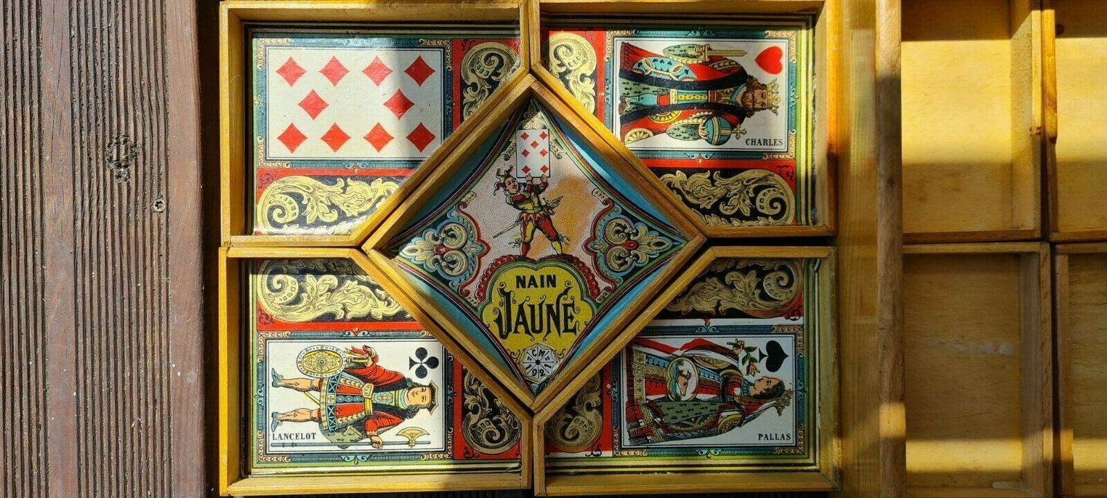 Game dwarf yellow box wood deco chromo 1921