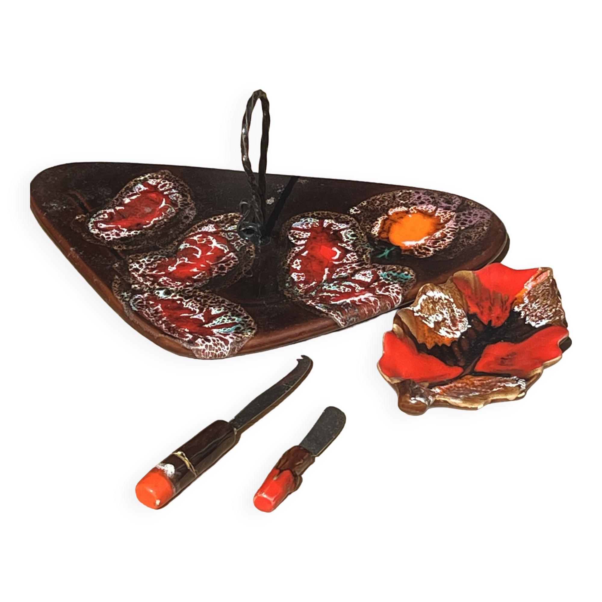 Valauris cheese board with butter dish and 2 knives (cheese and butter)