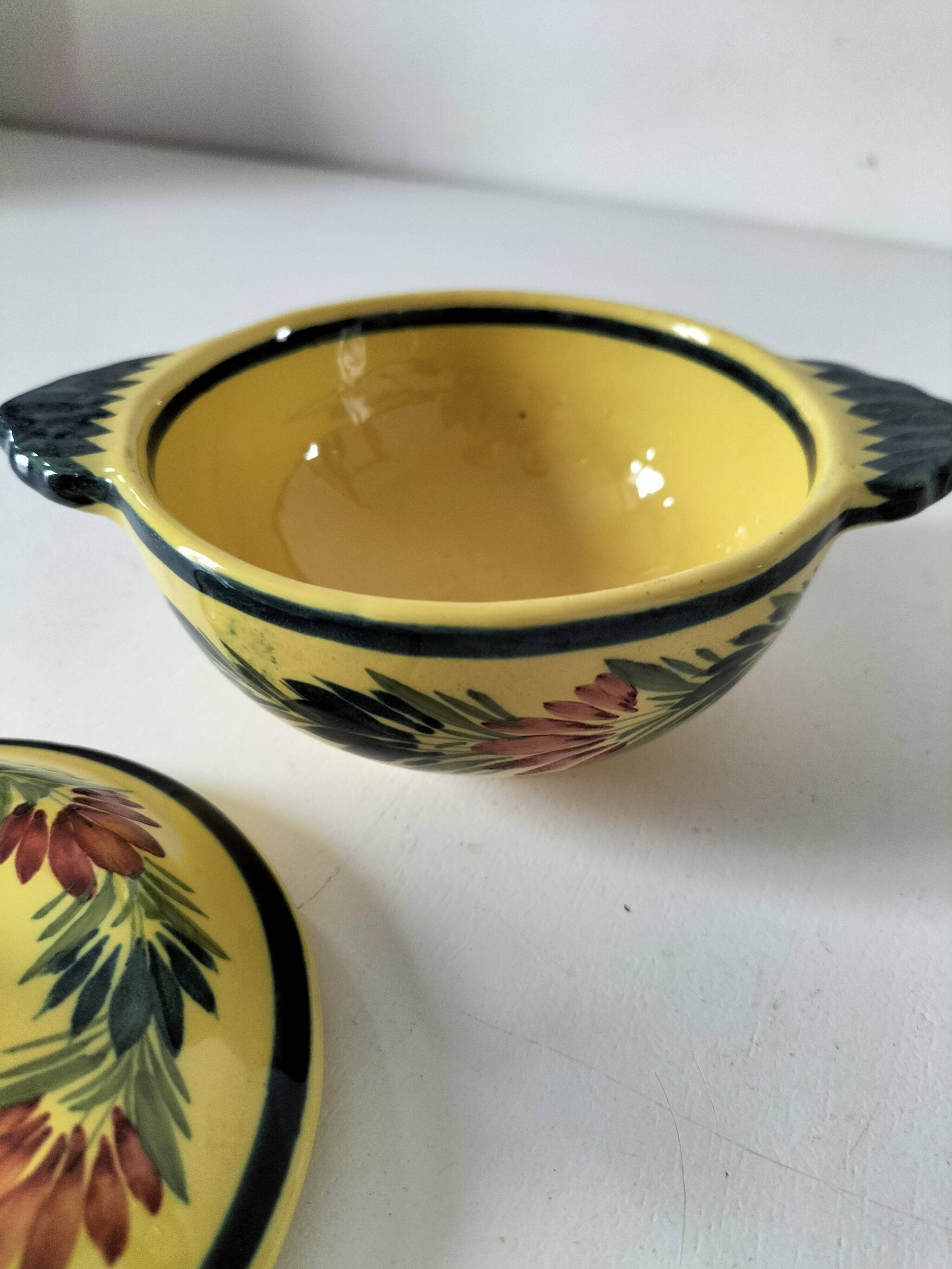 Breton bonbonnière Quimper Henriot – Hand-painted earthenware