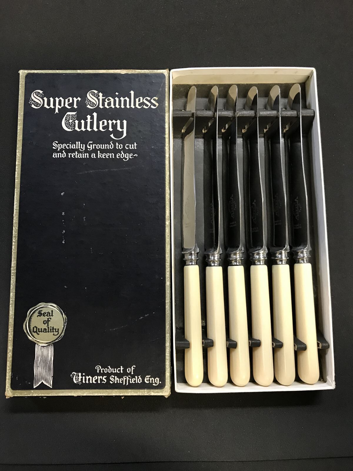 Set of 6 English knives in silver and Bakelite metal
