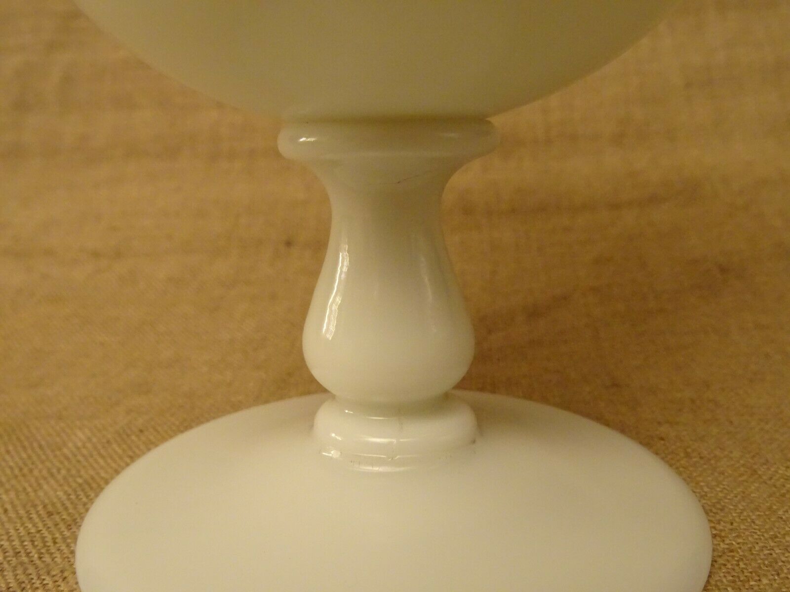 Vase in white opaline shape medici vintage 80's