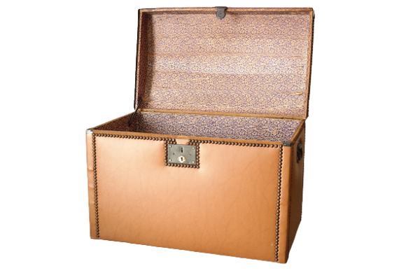 Malle bombée ancienne en bois et simili cuir marron