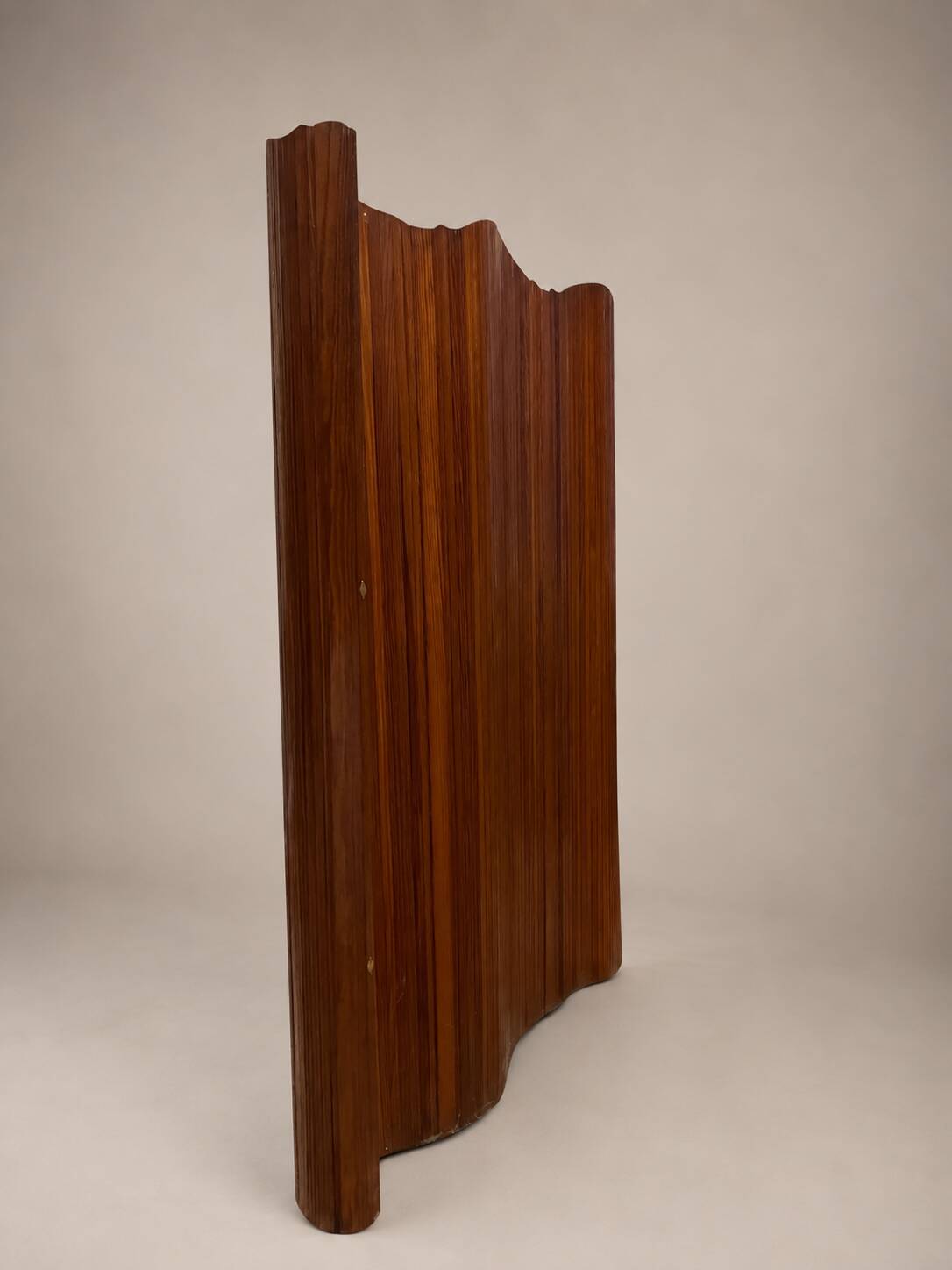 Wavy wooden screen, 1970s design