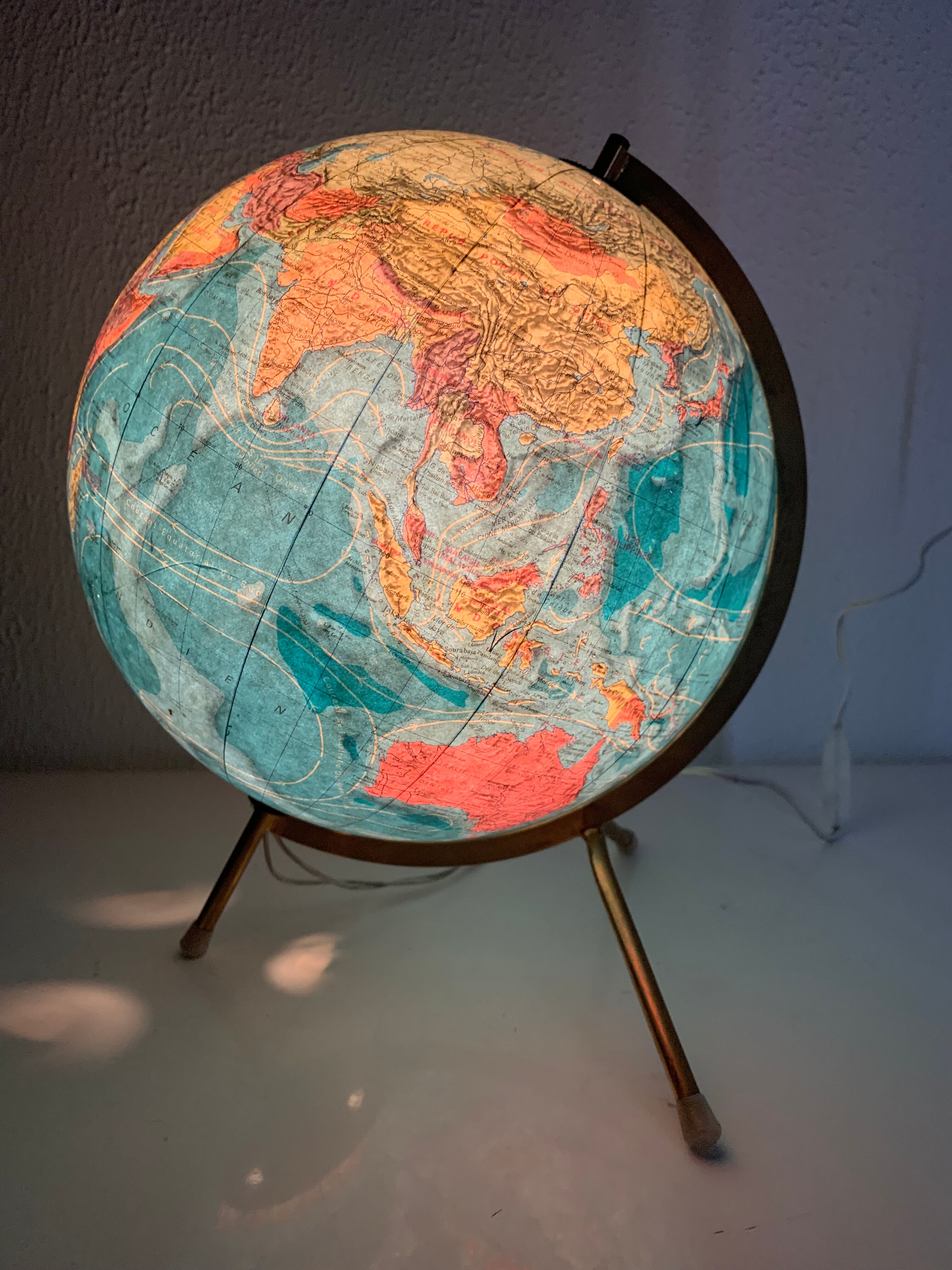 Globe vintage 1975 terrestre verre tripode doré Taride