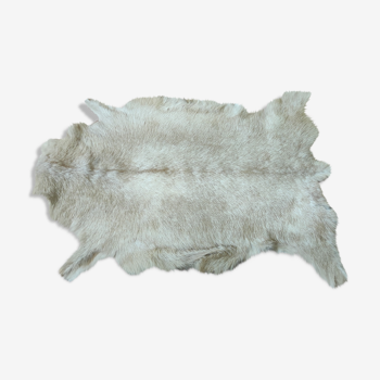 Vintage, ce tapis en peau de chevre, poil long, 127 cm x 81 cm | Selency