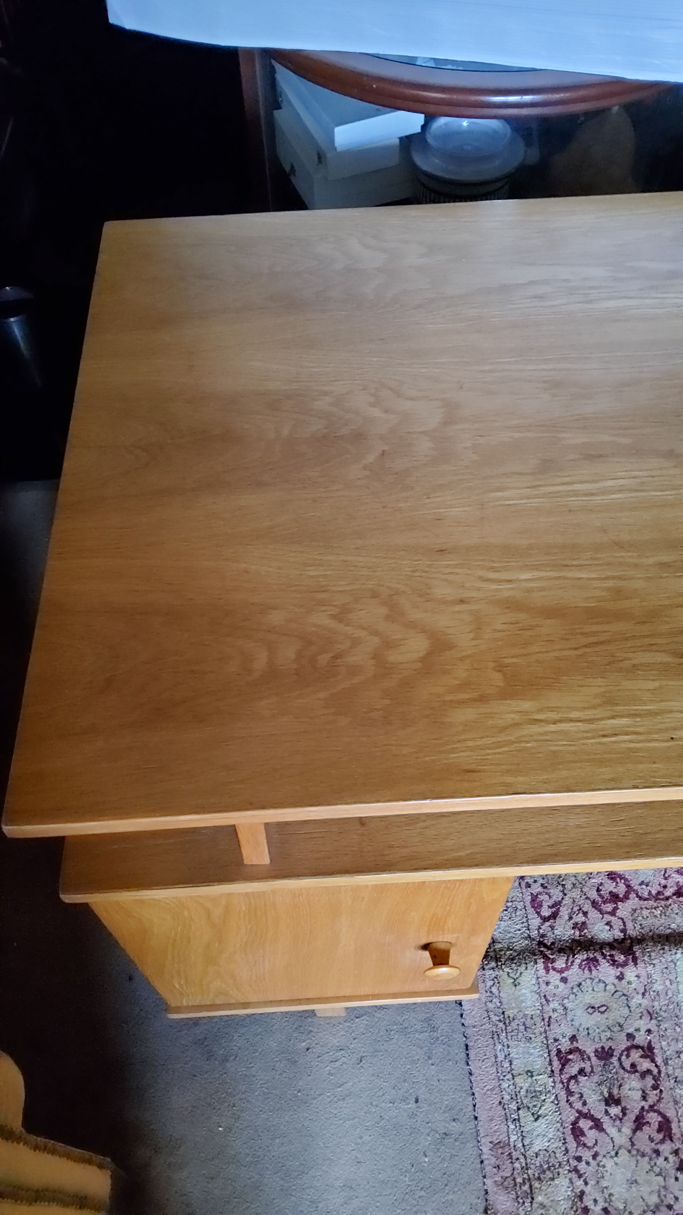 Office of the 60s /70s with blond oak caissons