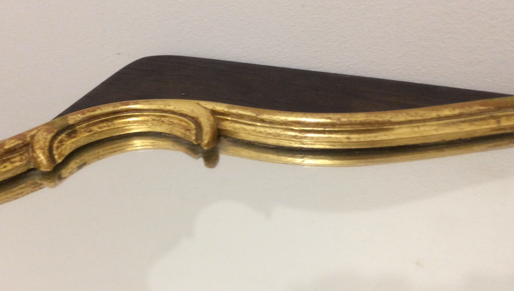 Miroir rocaille doré à la feuille d’or 43x70cm