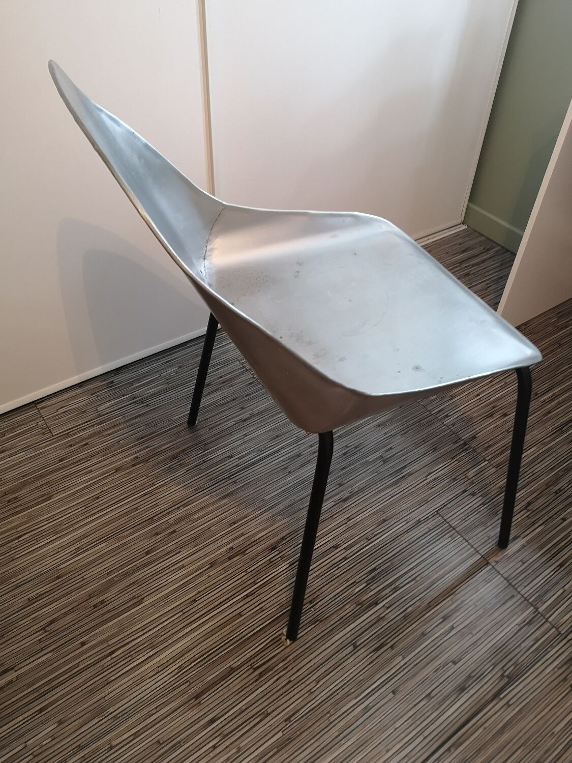 Chaise en metal industrielle