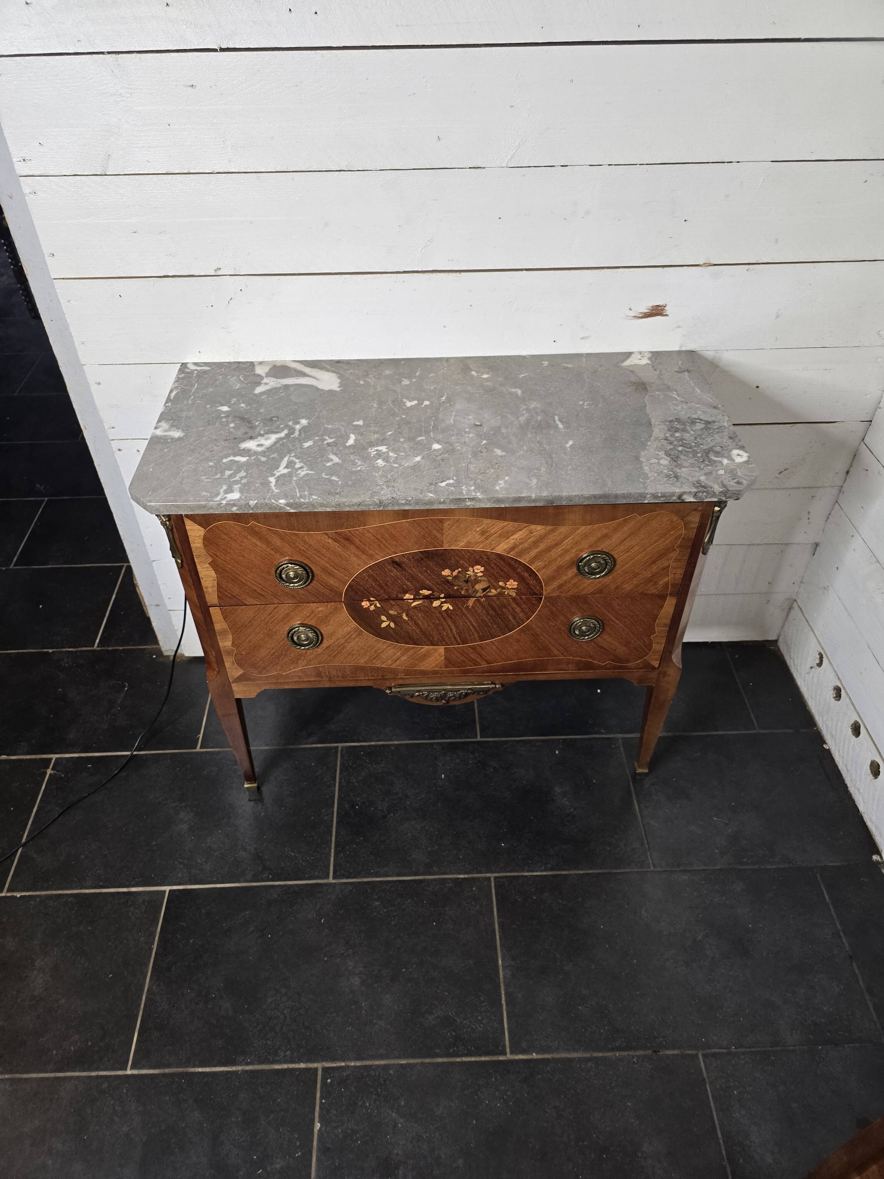 Commode en marqueterie milieu XXème