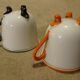 Set de 2 anciennes tasses tripode en porcelaine Amitié Souvenir XIX ème