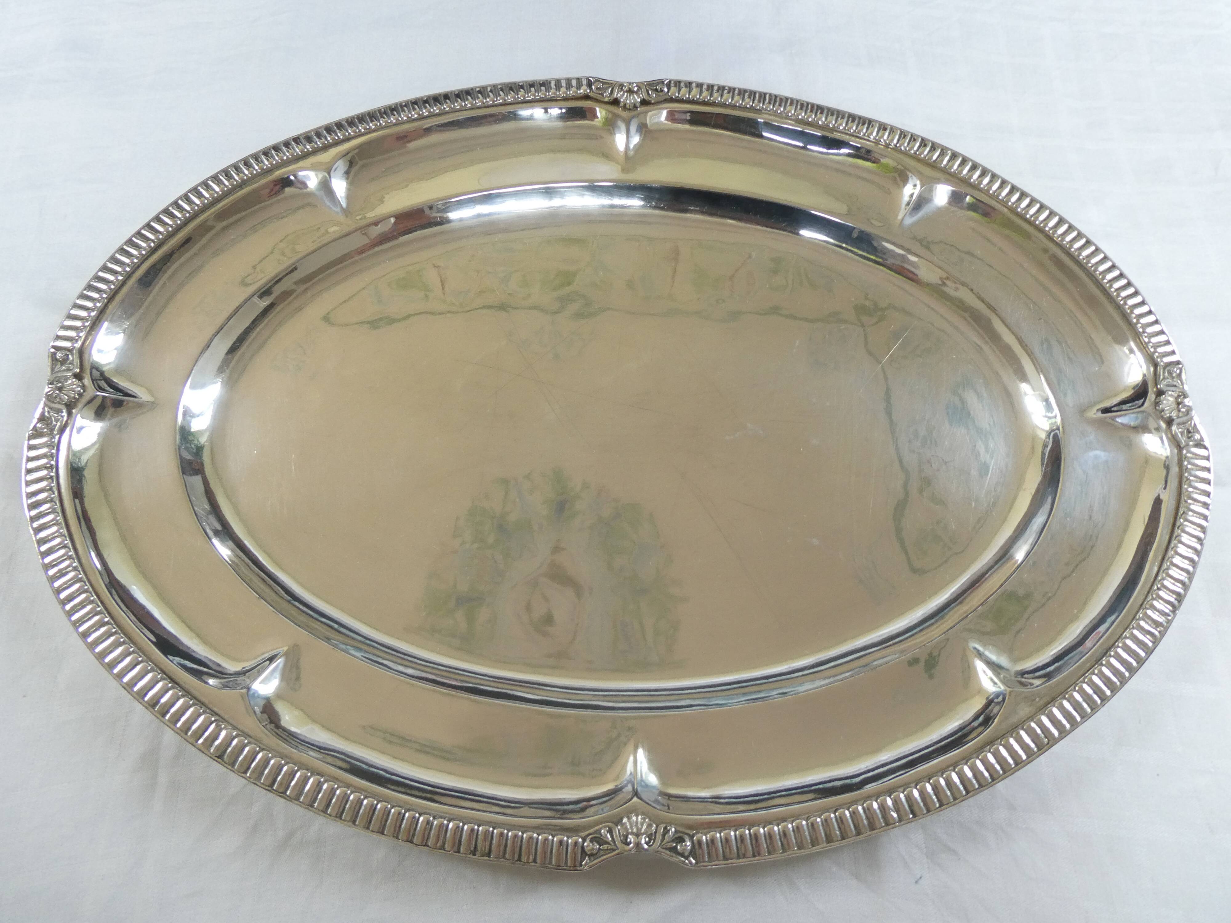 Grand plat ovale en métal argenté Wiskemann (Belgique - Bruxelle)