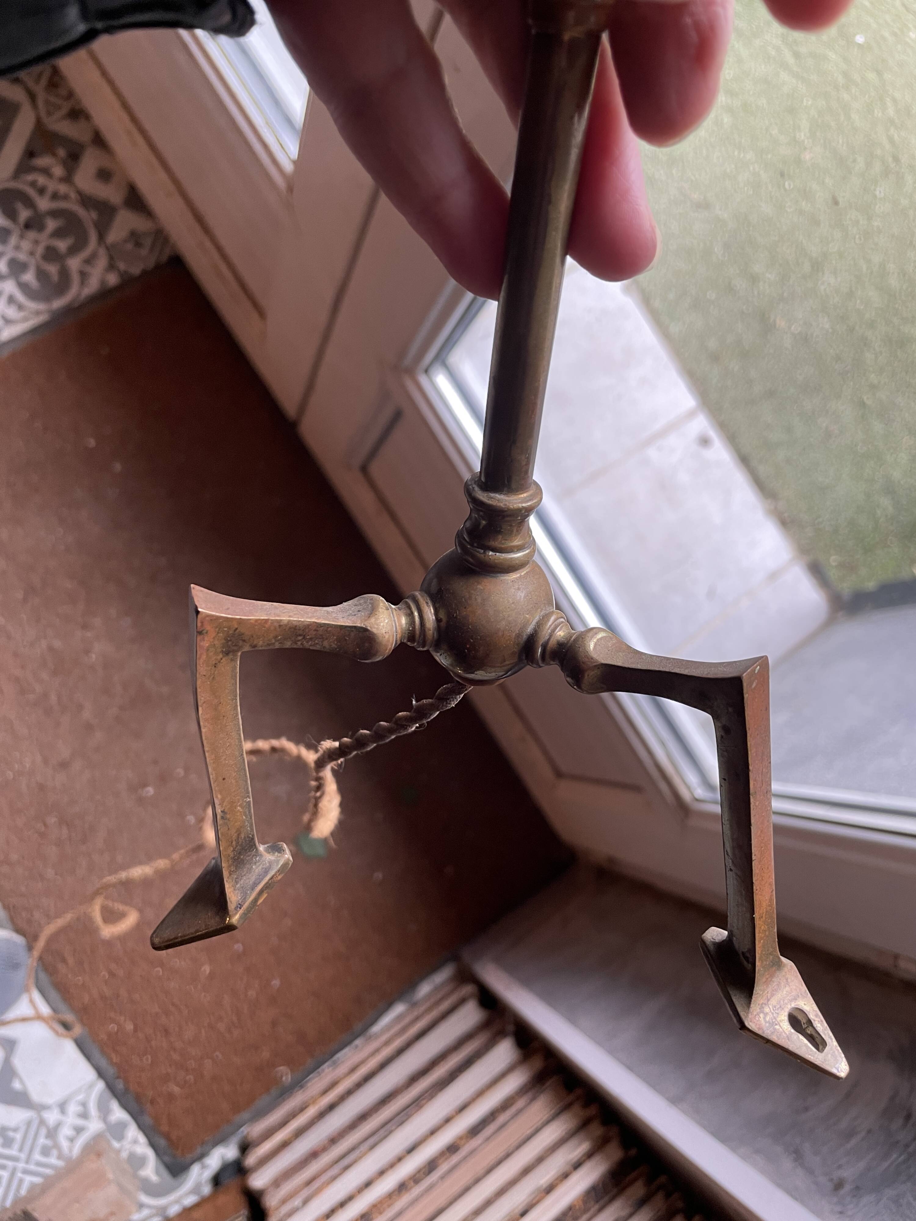 Rare articulated tripod base table lamp in gold-plated brass