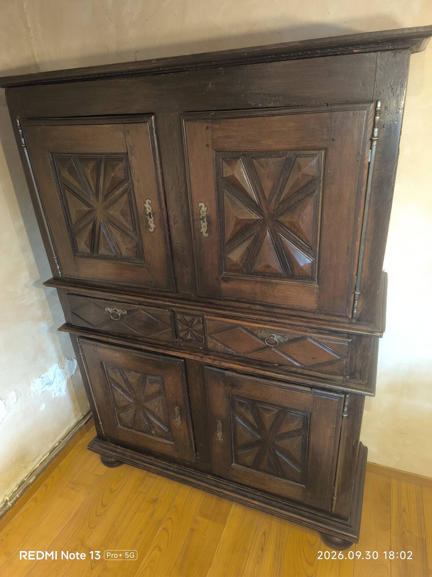 Louis xiii armoire - 17th century decoration with diamond point motif