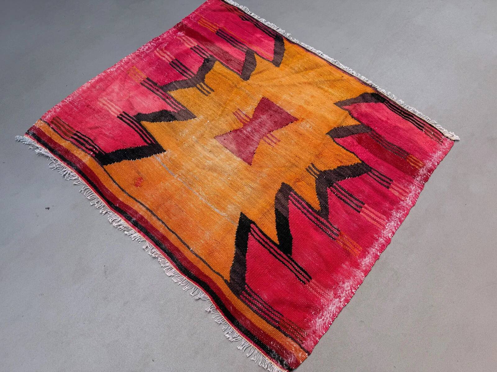 Medium vintage Turkish kilim rug 100x120 cm wool kelim, square 2550