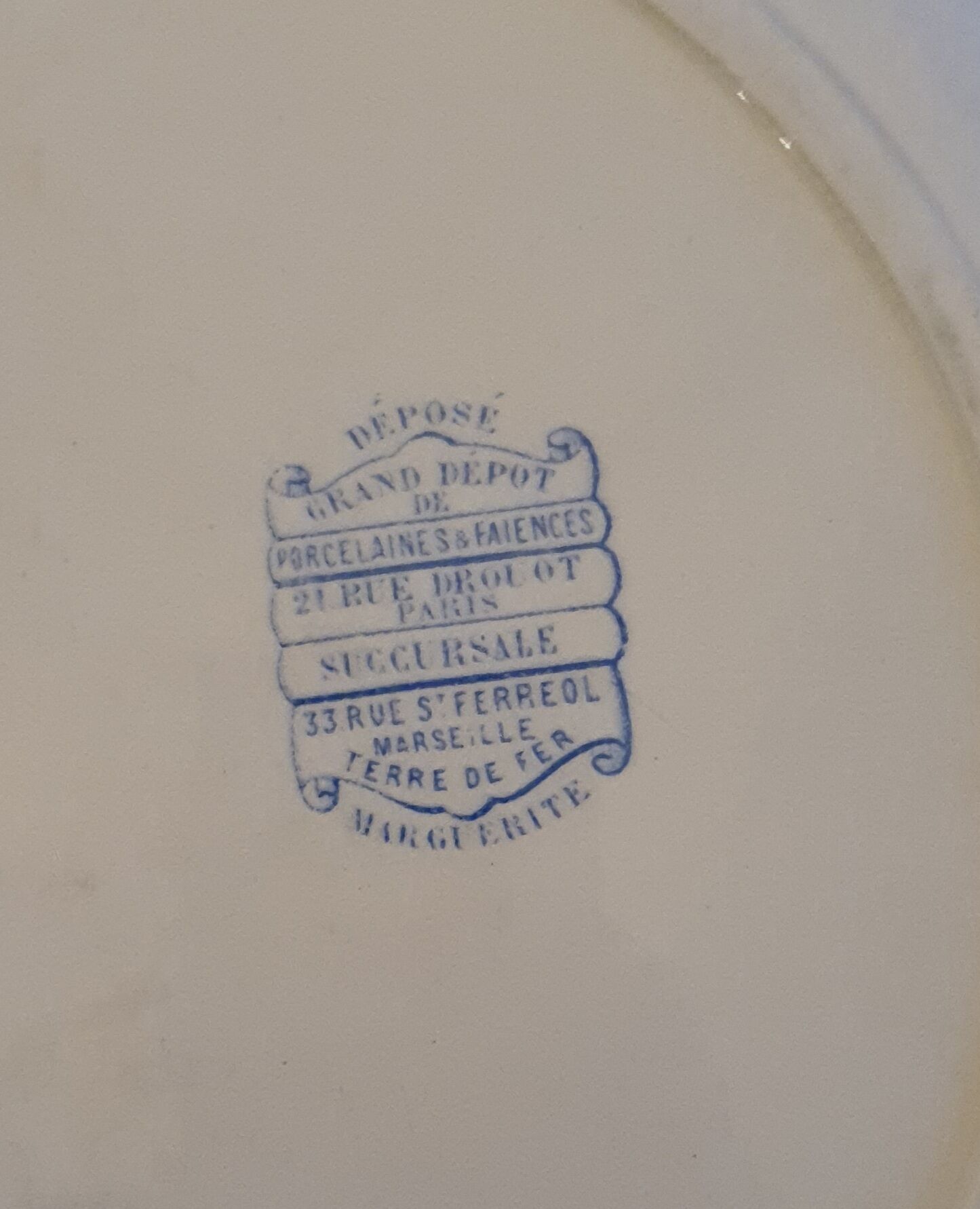 Round dishes Iron Earth