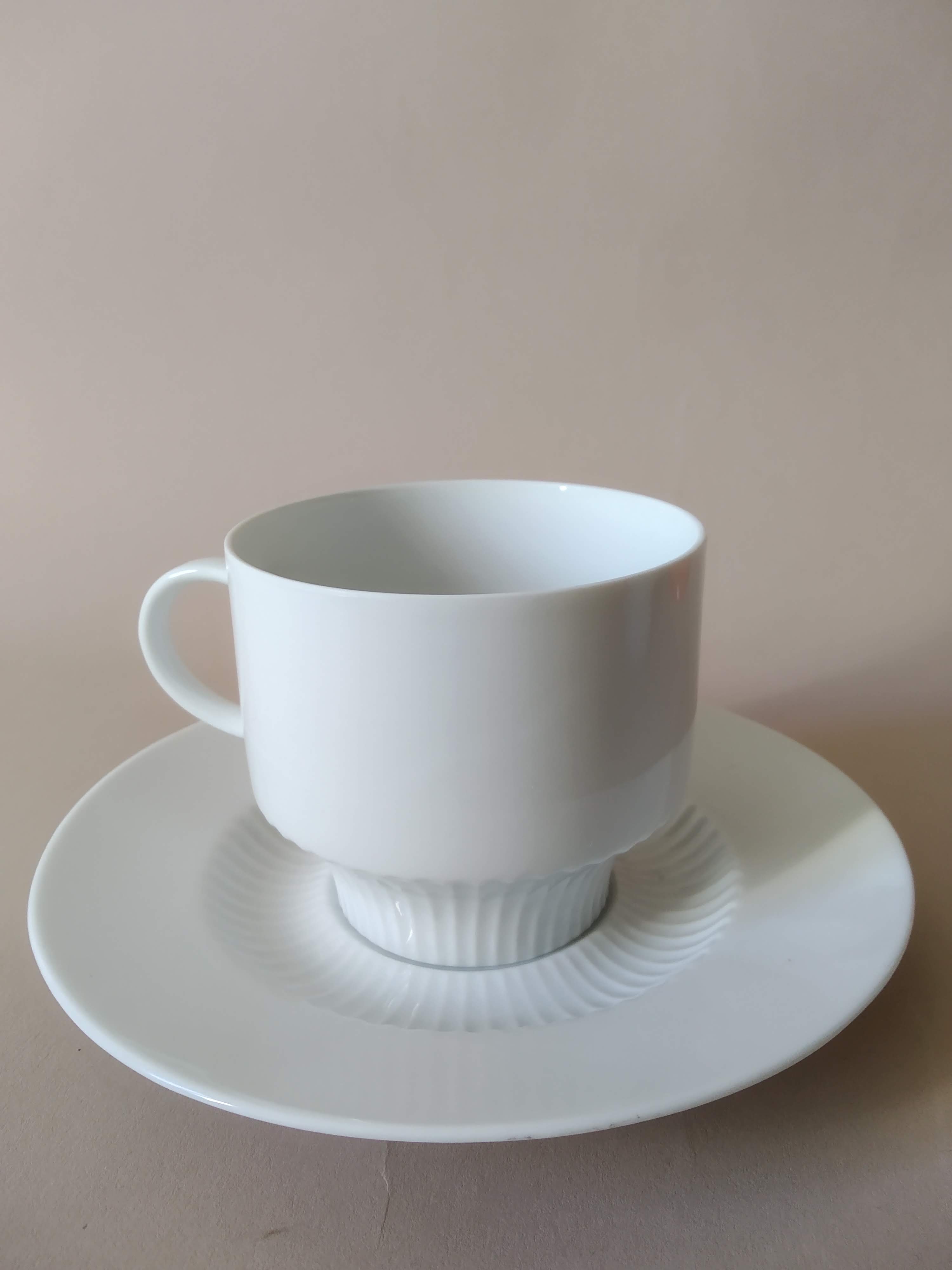 Lot 12 tasses à café et pot à lait en porcelaine Ak Kaiser années 70