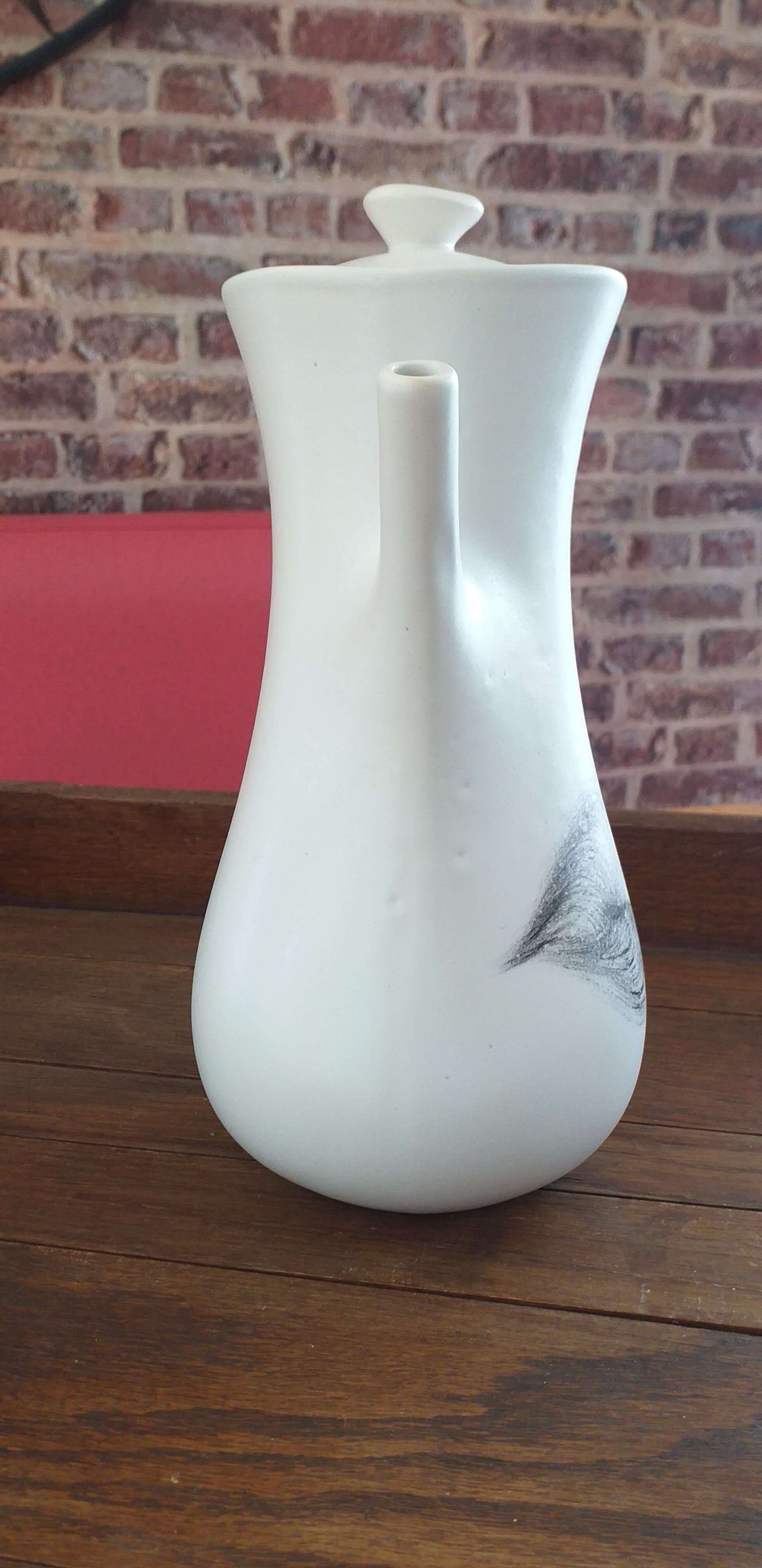 Model Rose Noire coffee maker in Niderviller porcelain