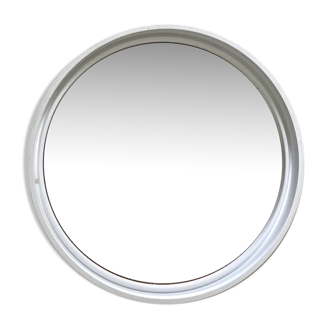 Gilac round wall mirror in white plexi