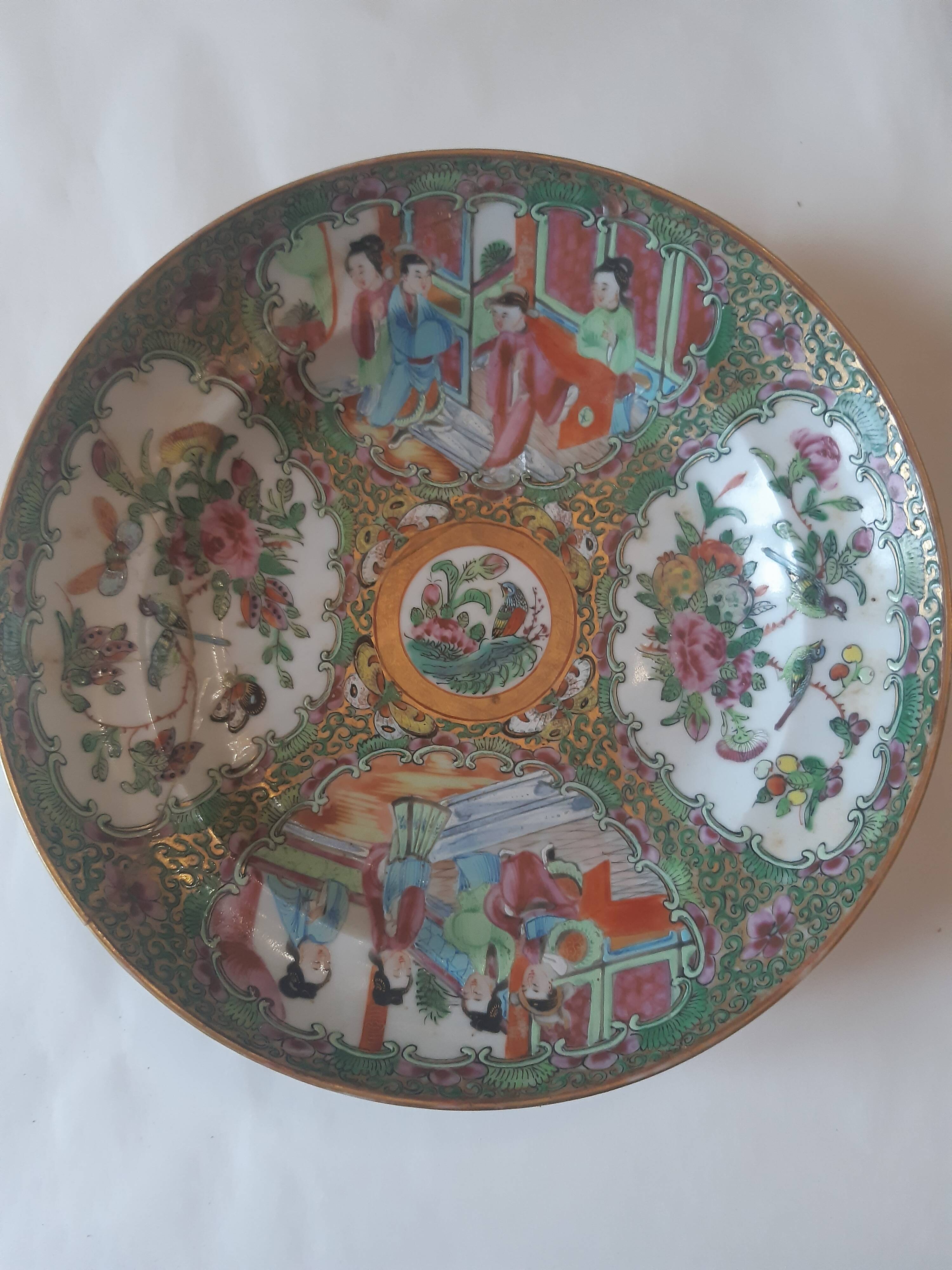 Assiette de collection japonaise, scène de vie et nature. Restaurée.