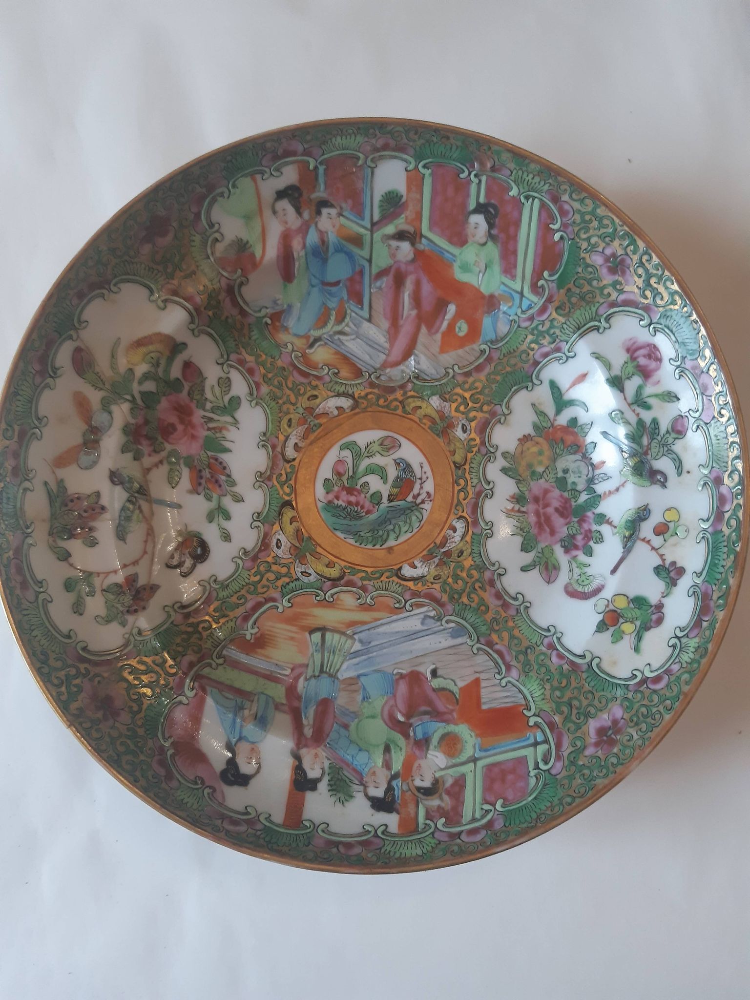 Assiette de collection japonaise, scène de vie et nature. Restaurée.
