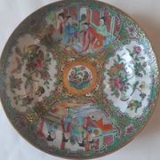 Assiette de collection japonaise, scène de vie et nature. Restaurée.