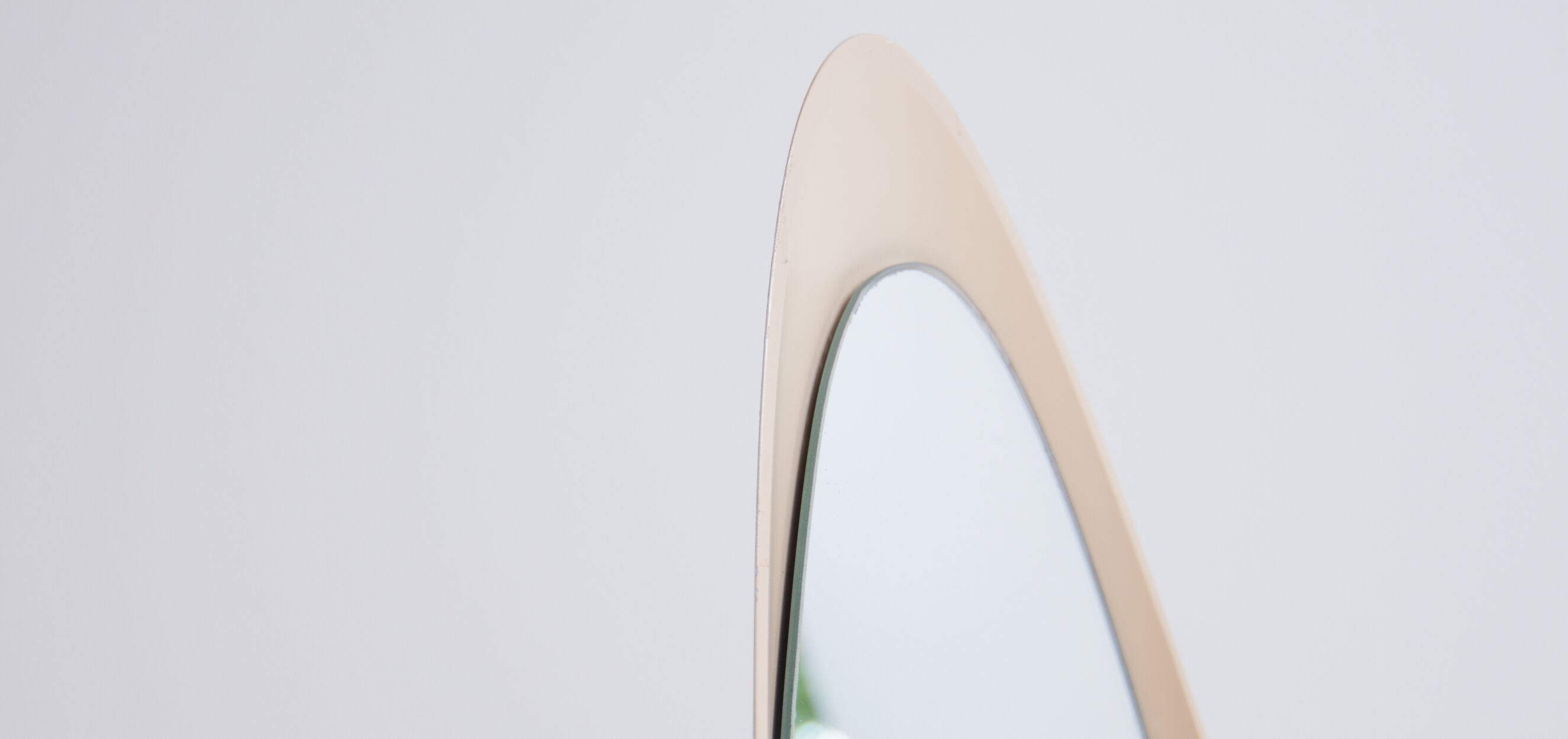 Unghia mirror designed by Rodolfo Bonetto