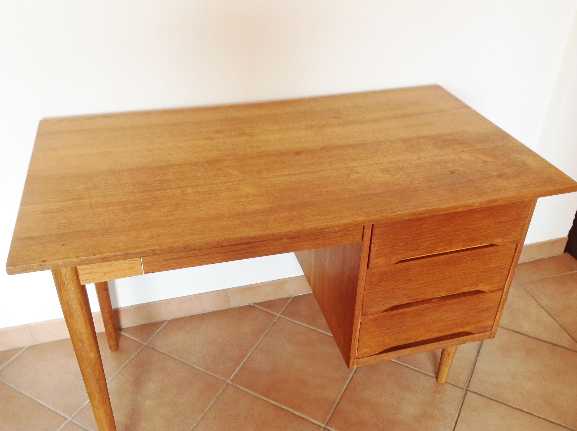 Scandinavian-style verni chene desk / vintage 60s