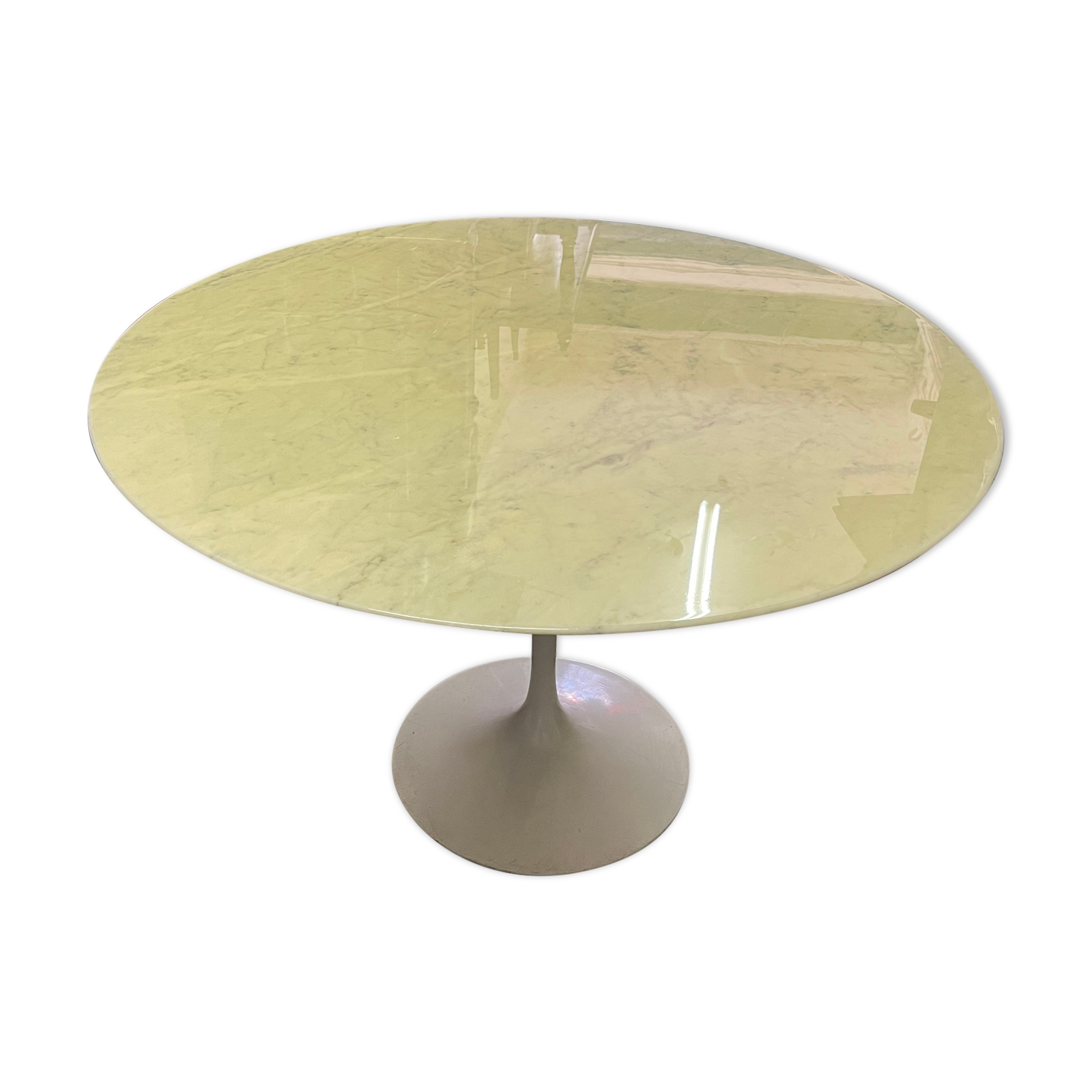 Marble round table by Ereo Saarinen , Knoll edition