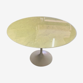 Marble round table by Ereo Saarinen , Knoll edition