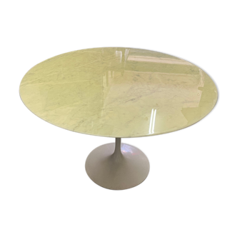 Table ronde marbre d’Ereo Saarinen édition Knoll