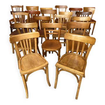 Lot of 20 Thonet Fischel bistro chairs, mismatched, bent wood.